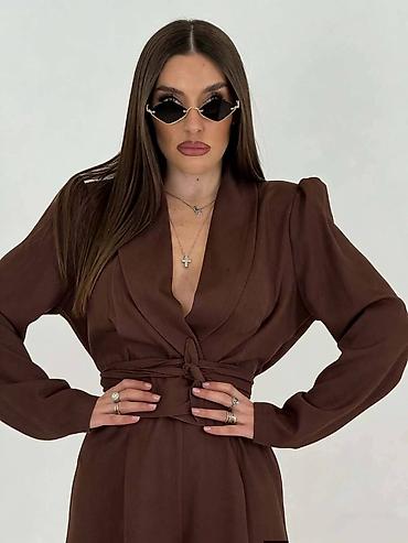 Kombinezoni: Ženski elegantni kombinezon sa rever kragnom i dugim rukavima. - — 8