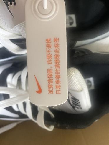 air force 1 black: Кроссовки Nike, модель в классической чёрно‑белой расцветке — 3