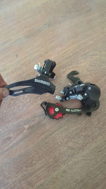 переключатели на велосипед: Комплект переключателей Shimano для велосипеда. Состав: - Задний