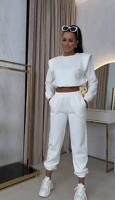 Gornji i donji deo: ✅komplet trenerke – duks + donji deo
✅3500 din — 8