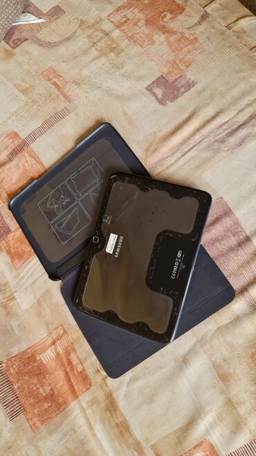 Tableti: Samsung Galaxy Tab 3 10.1 (GT-P5210) + originalna preklopna futrola - — 9