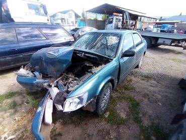 куплю битые машины: Автомобиль Toyota Camry с повреждениями после ДТП. Кузов сине-зеленого