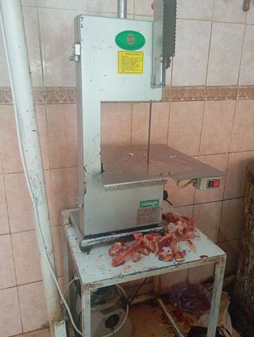 оборудование для газирования воды: Профессиональная ленточная пила по мясу и костям - Настольная