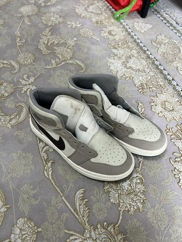 флиски найк бишкек: Продаю кроссовки Nike Состояние хорошее Бело серые 39р маломерка