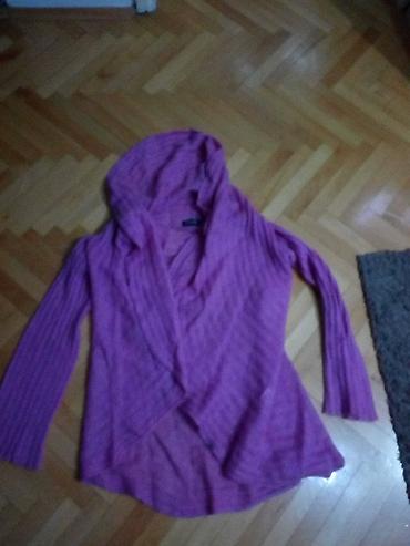 lila komplet: Dzemper zenski, kao nov
iz Engleske, velicina L
Duzina 90 cm — 1
