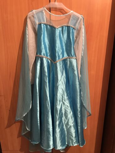Карнавальные костюмы: Платье Эльзы на 5-6 лет. 500 сом
