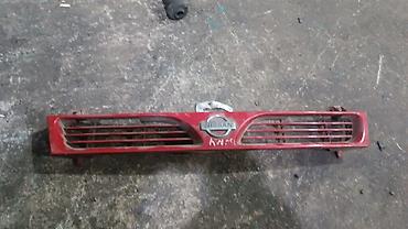 sprinter bazar: Решетка радиатора Nissan 1995 г., Б/у, Оригинал — 1