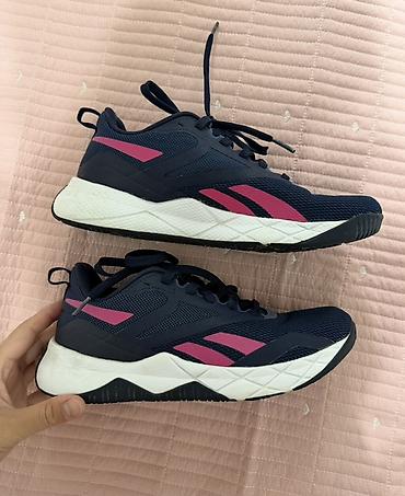 Кроссовки Reebok. Состояние хорошее. Размер 37 цена:700с