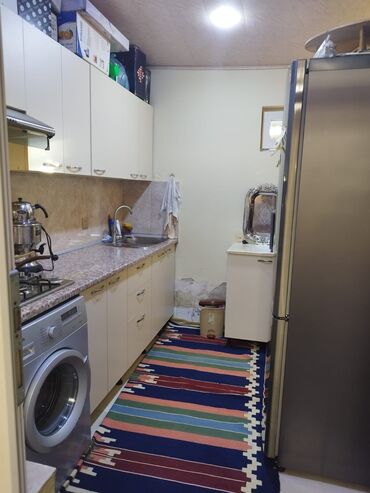 Uzunmüddətli kirayə mənzillər: Tam mebellı mənzil interyeri - Zal: Yumşaq künc divan dəsti, əlavə — 2