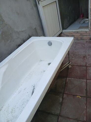 Cakuzi vannalar: Akril vanna – klassik düzbucaqlı forma, bir nəfərlik. - Material