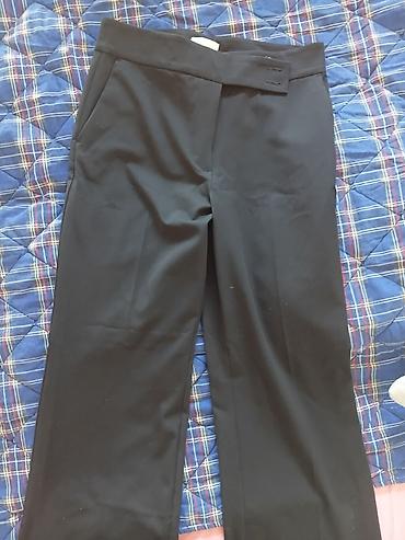 Pantalone: H&M Crne elegantne ženske pantalone sa širokom nogavicom. Model — 10