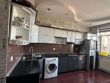 Rəflər: Metbex mebeli
300azn 
3cu mkr 3727 leli