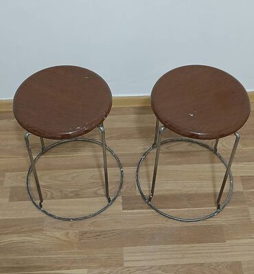 деревянные барные стулья: Стильные табуреты. Компактные размеры, идеальны для кухни, бара и для