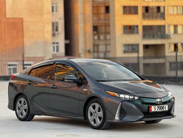 Toyota: Toyota Prius: 2017 г., 1.8 л, Вариатор, Электромобиль, Хэтчбэк