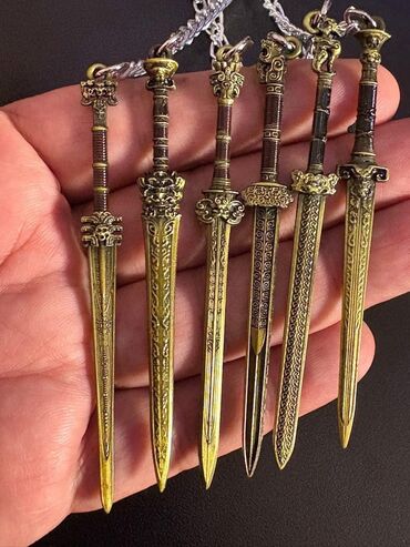 женские кеды на платформе: Miniatür qılınc açarlıq kolleksiyası - Dizayn: Antik üslubda, detallı