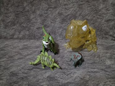 Oyuncaqlar: Uşaq oyuncaqları paketi – müxtəlif fiqurlar və aksesuarlar Tərkib: - — 8