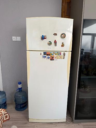 Vestel soyuducu - Yuxarıda dondurucu bölmə, aşağıda əsas soyuducu