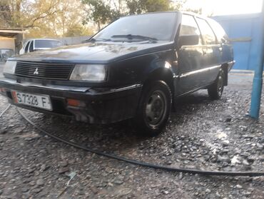 Volkswagen: Volkswagen Passat: 1987 г., 1.8 л, Механика, Бензин, Универсал