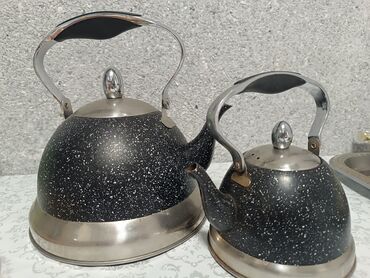 куплю кровать бу: Набор из двух чайников для плиты с корпусом черного цвета и белыми