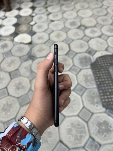 Apple iPhone: IPhone 7, 32 GB, Qara, Barmaq izi — 7