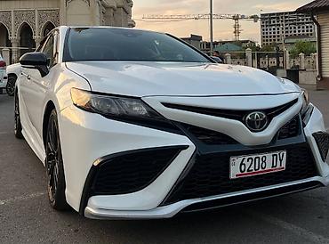 geely e5: Toyota Camry: 2022 г., 2.5 л, Типтроник, Бензин, Седан — 2