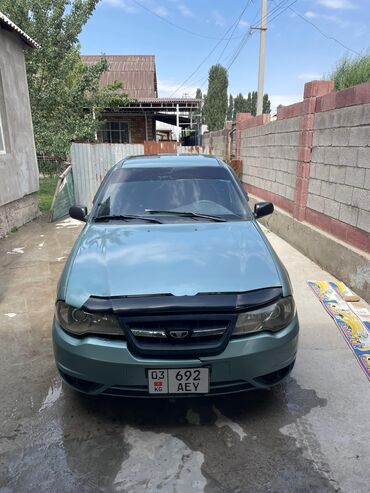 фары для нексии: Седан Daewoo Nexia зеленого цвета, оснащенный черной защитной