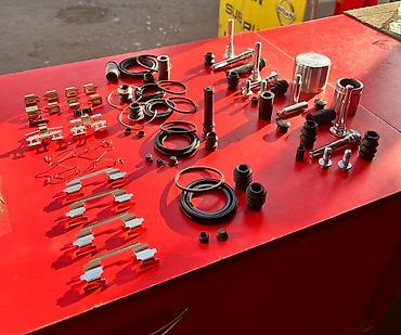 Другие детали тормозной системы: KIA -Тормозные колодки - Ремкомплекты суппорта - Поршни суппорта - — 24