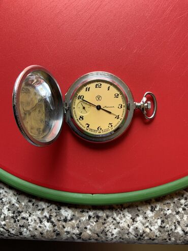 sovet saat: 1) 1957ci ilə aid, Sovet istehsalı, antik «Мольния» cib saatı(təmirə