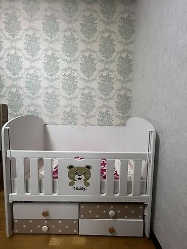ali bebe mobilya: Uşaq beşiyi – “Teddy” dizaynlı - Rəng: ağ, bej nöqtəli dekorlu — 1