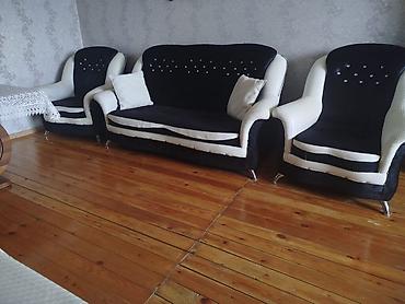 Divan və masa dəstləri: Qara-ağ rəng çalarlarında yumşaq mebel dəsti - Komplekt: 3 yerlik — 2