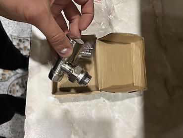 бак для воды купить в баку: RADIYA markalı bucaq formalı radiator kranı. Qutunun üzərində — 1