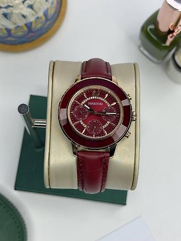 saat omega: Swarovski qadın qol saatı – şərab-qırmızı tonlarda zərif xronoqraf - — 2