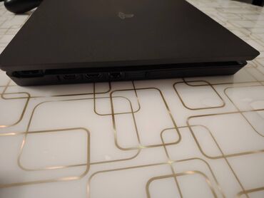 PS4 (Sony Playstation 4): PS4 + 10 IGRICA PS4, ocuvan + contoler uz 10 igrica: -Batman return — 4