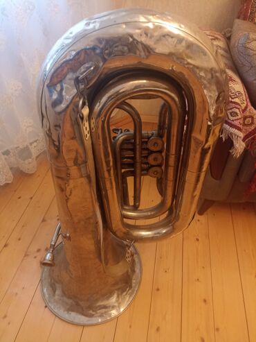 Musiqi alətləri: Tuba bass herbi orkesdir ucun