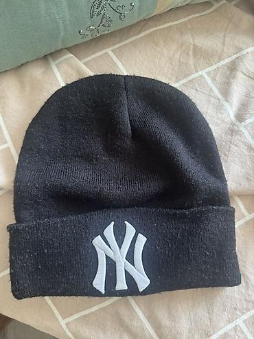 ağ şalvar: Qara rəngli trikotaj papaq (beanie) - Ön tərəfində ağ rəngli “NY” — 1