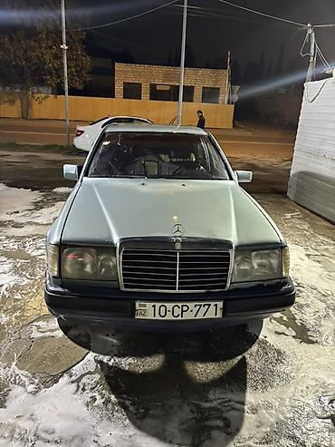 qiş tekeri: Mercedes-Benz W124 sedan - Kuzov: 4 qapılı sedan, mavi-boz rəng. - — 1