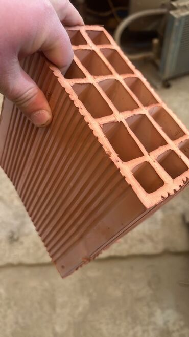 Kərpiclər: Kərpiclər — 12