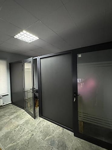 Коммерциялык кыймылсыз мүлктү ижарага берүү: Ижарага Толугу менен кеңсе: 140 м², Ремонту менен, Бийик шыптар менен — 6