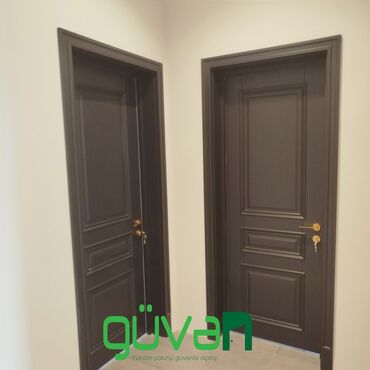 Boşqablar: Qəhvəyi rəngdə iki ədəd qapı. Klassik üslubda hazırlanmış bu qapılar
