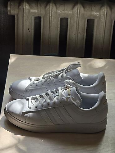 Айымдардын бут кийими: Кроссовкалар, 42, Adidas, Жаңы, түсү - Ак, Өзү алып кетүү, Акысыз жеткирүү — 2