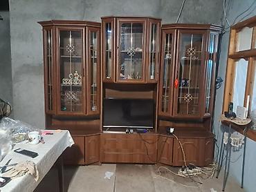 sekret: Klassik üslubda iri ölçülü qonaq otağı üçün divar mebeli (sekret və TV — 1