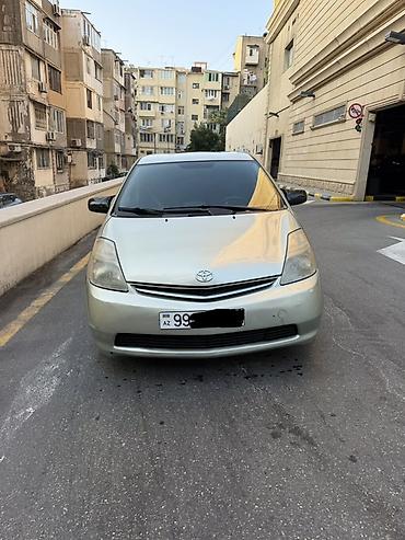 Nəqliyyat: Toyota Prius (II nəsil) hibrid liftbek Xüsusiyyətlər: - Hibrid — 6
