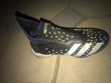 Бутсы: Футбольная бутса Adidas Predator (без шнурков) - Серия: Predator