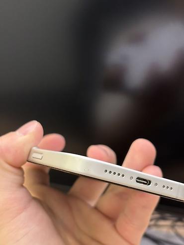 goggle pixel: IPhone 17, 6.3", белый. Сверху защитка - Корпус: алюминиевые грани — 4