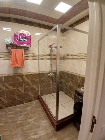 Duş kabinaları, arakəsmələr: Yeni Arakəsmə, Künc üçün, Pulsuz çatdırılma — 18