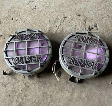 Faralar: 4X4 SUPER Lampa 1 saz veziyyetde di 1 ise gördüyünüz kimi catı var hec