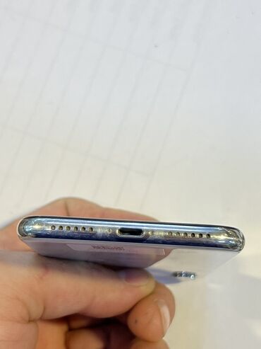 Boşqablar: IPhone X, Gümüşü