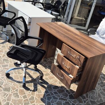 Ofis və oyun kresloları: Yeni, Təkərli, Qolları tənzimlənir, Dəri