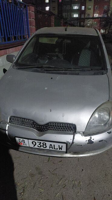 Toyota: Toyota Vitz: 2000 г., 1 л, Автомат, Бензин, Седан