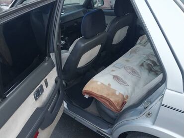 Mazda: Mazda 626: 1985 г., 2 л, Механика, Бензин, Седан — 7